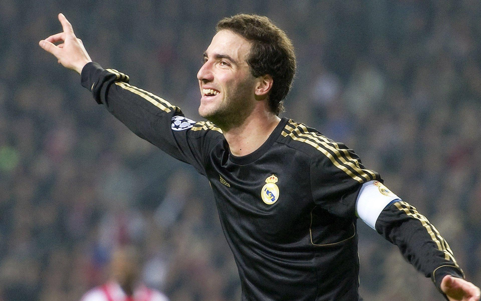 罗马诺确认关键转会动态 多家豪门夏窗布局浮出水面