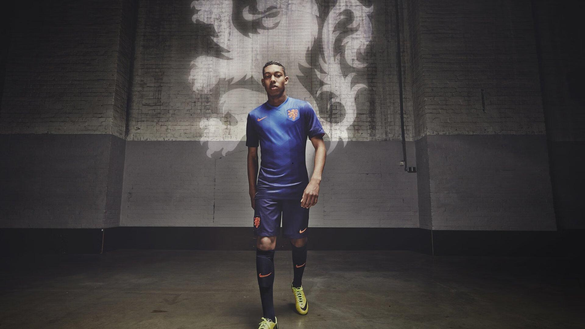 邵佳一冤不冤?底薪执教国足却因身份标签陷争议漩涡