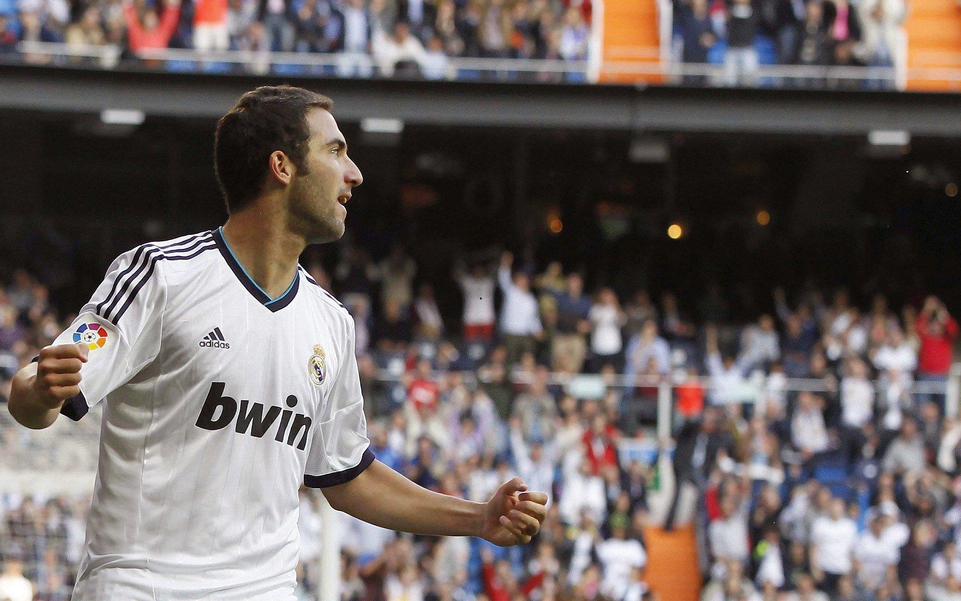 三小时鏖战耗尽最后气力 独揽42分孤胆英雄瘫倒赛场